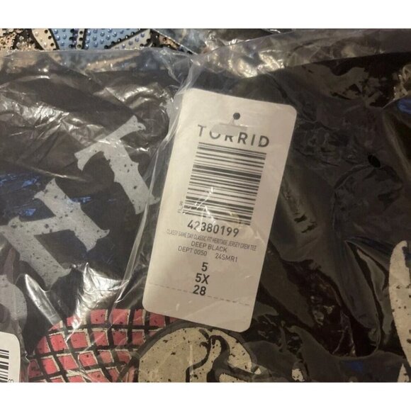 Torrid +5 Black Crew Neck Game Day Skeleton Stanley Cup Graphic Short Sleeve Tee - Picture 5 of 5
